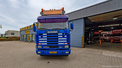 20251019-Tom-Holding-00106